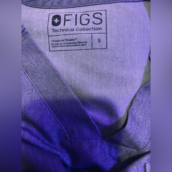 FIGS Chisec Three-Pocket MEN Scrub Top in Graphite size Small V-neck - Picture 6 of 7